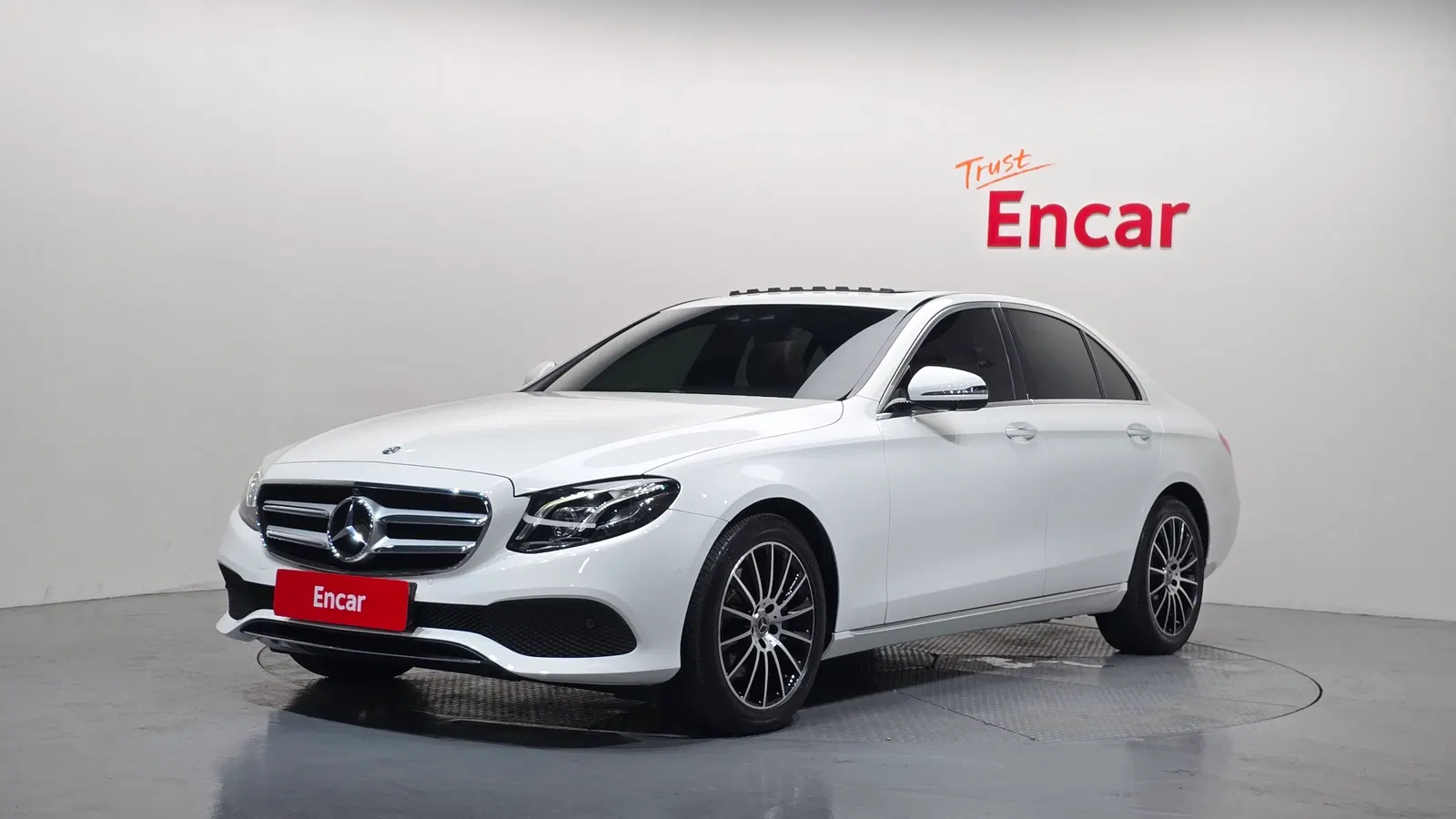 Mercedes-Benz Classe E E300 4MATIC Avantgarde (W213) 2018 — photo 1 sur 20