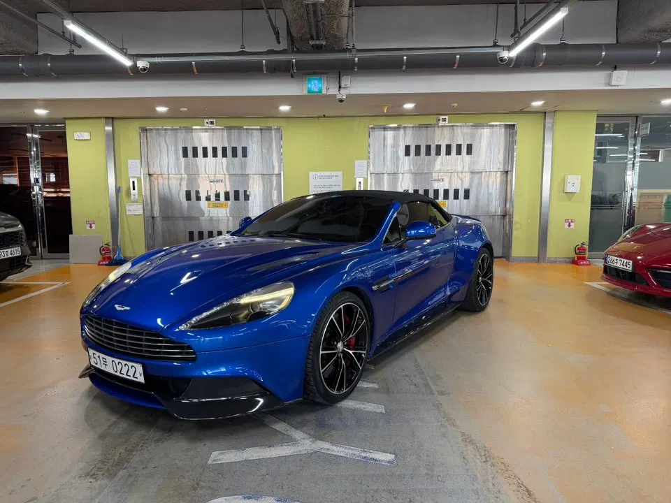 Aston Martin Vanquish 6.0 V12 Volante 2015 — photo 1 sur 26