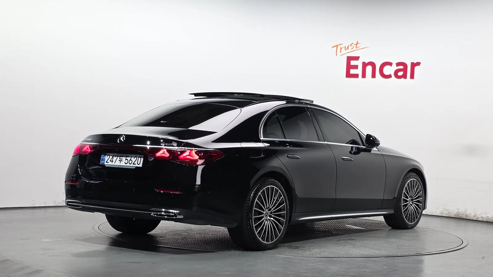 Mercedes-Benz Classe E E450 4MATIC Exclusive (W214) 2024 — photo 1 sur 37