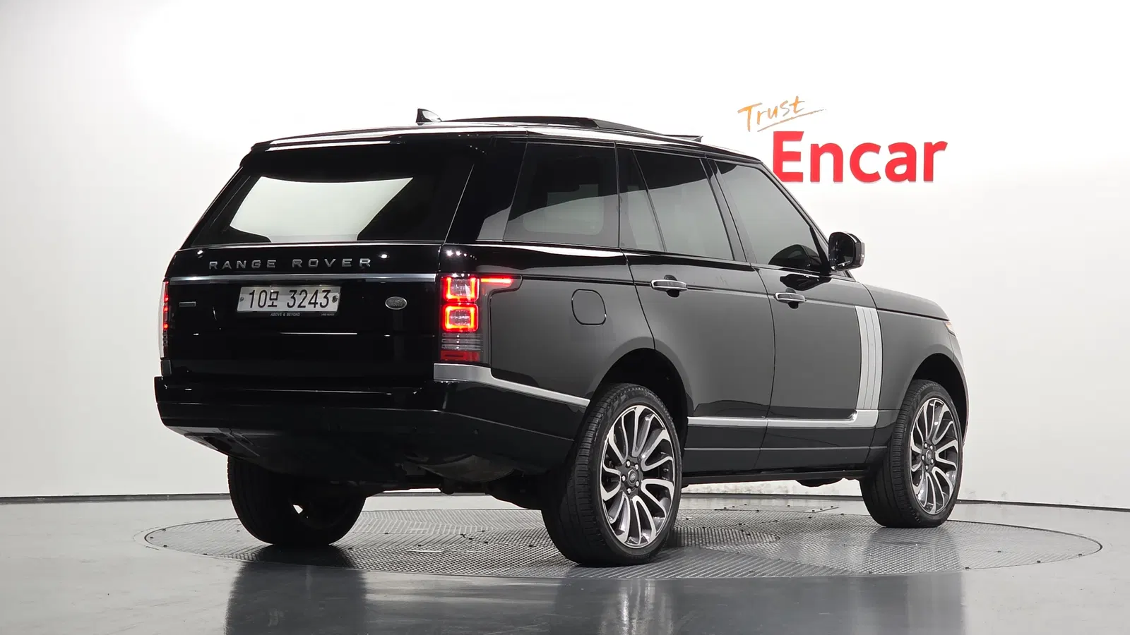 Land Rover Range Rover 4e génération 4.4 SDV8 AB Diesel 2017 — photo 1 sur 47