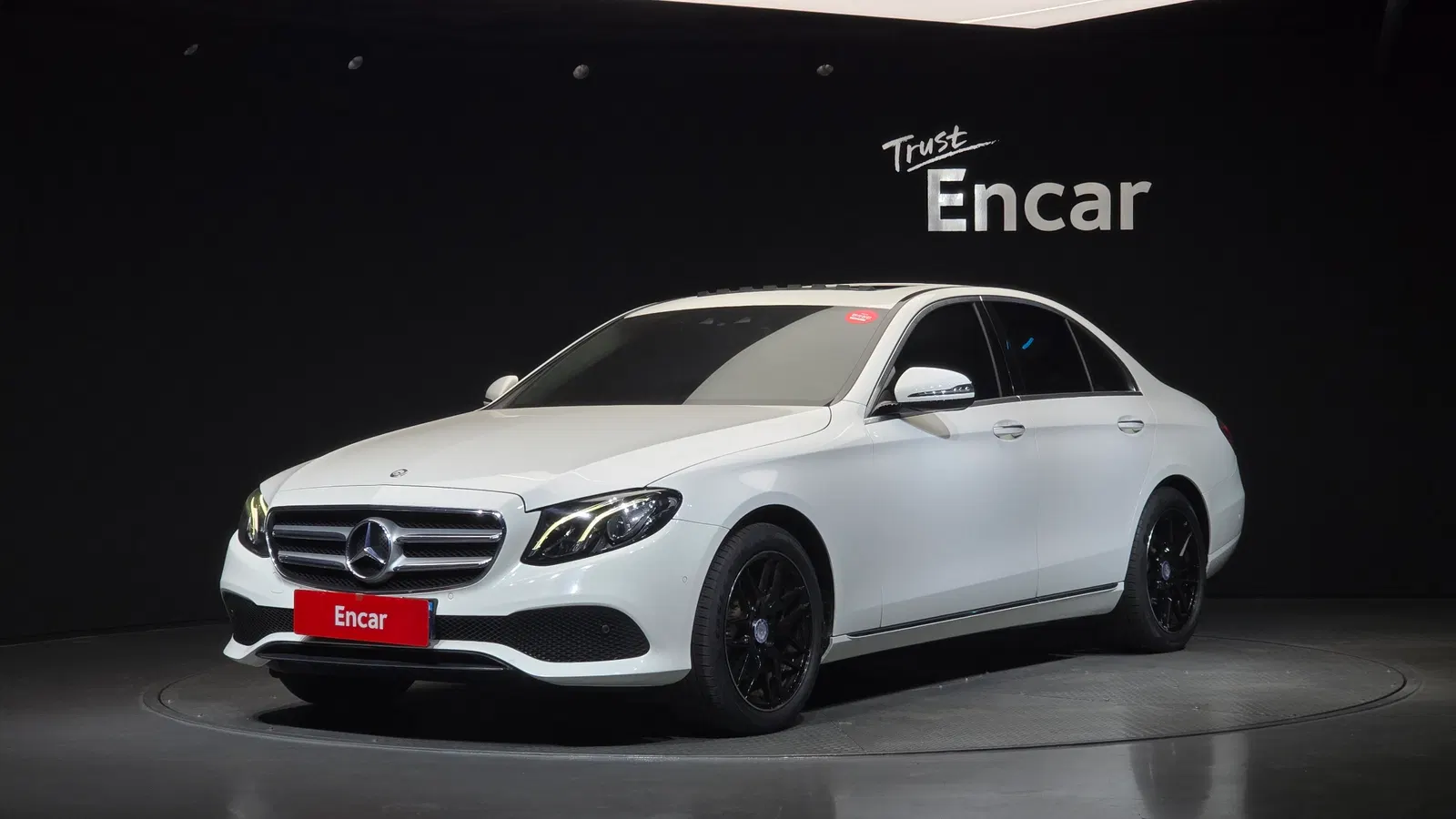 Mercedes-Benz Classe E E200 Avantgarde (W213) 2017 — photo 1 sur 20