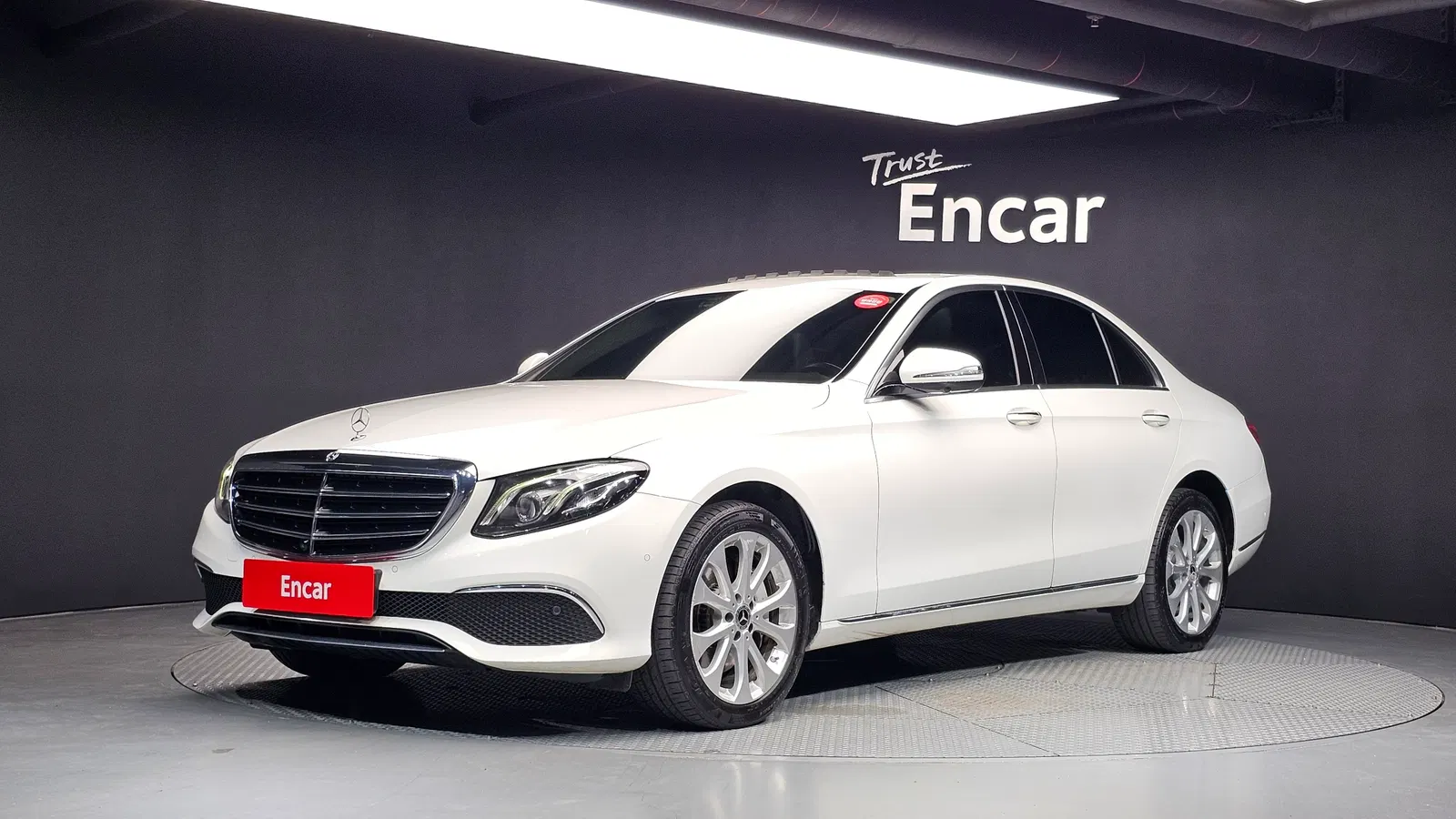 Mercedes-Benz Classe E E300 4MATIC Exclusive (W213) 2019 — photo 1 sur 20