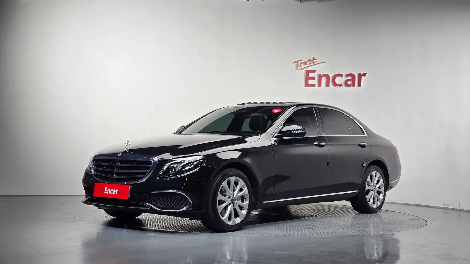Mercedes-Benz Classe E E300 4MATIC Exclusive (W213) 2019 — photo 1 sur 34