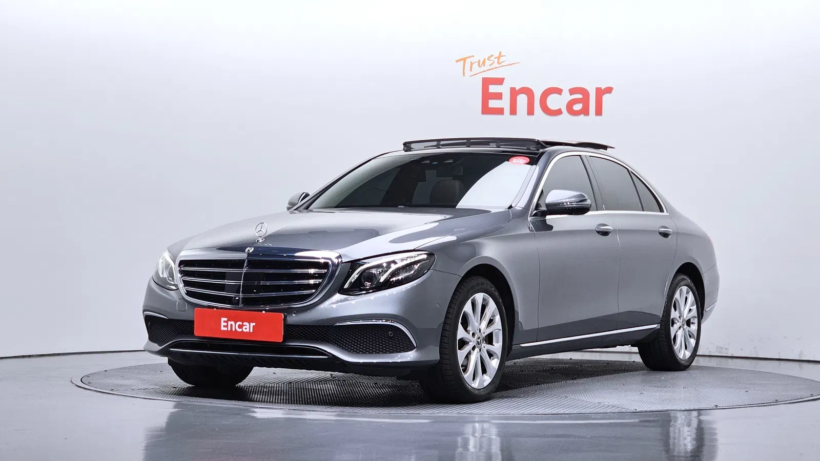 Mercedes-Benz Classe E E300 4MATIC Exclusive (W213) 2019 — photo 1 sur 33