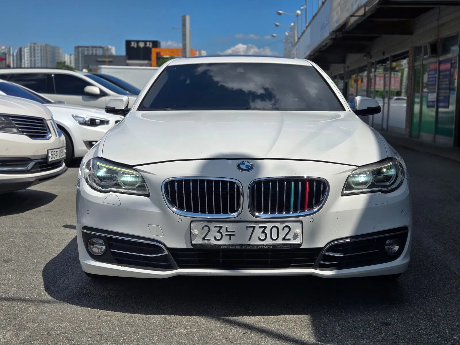 BMW Série 5 (F10) 528i Luxury 2014 — photo 1 sur 26