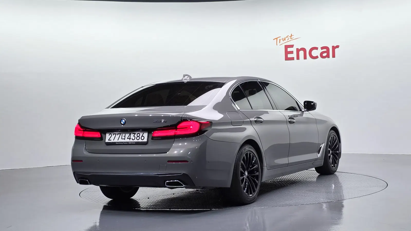BMW Série 5 (G30) 520i Luxury 2021 — photo 1 sur 33