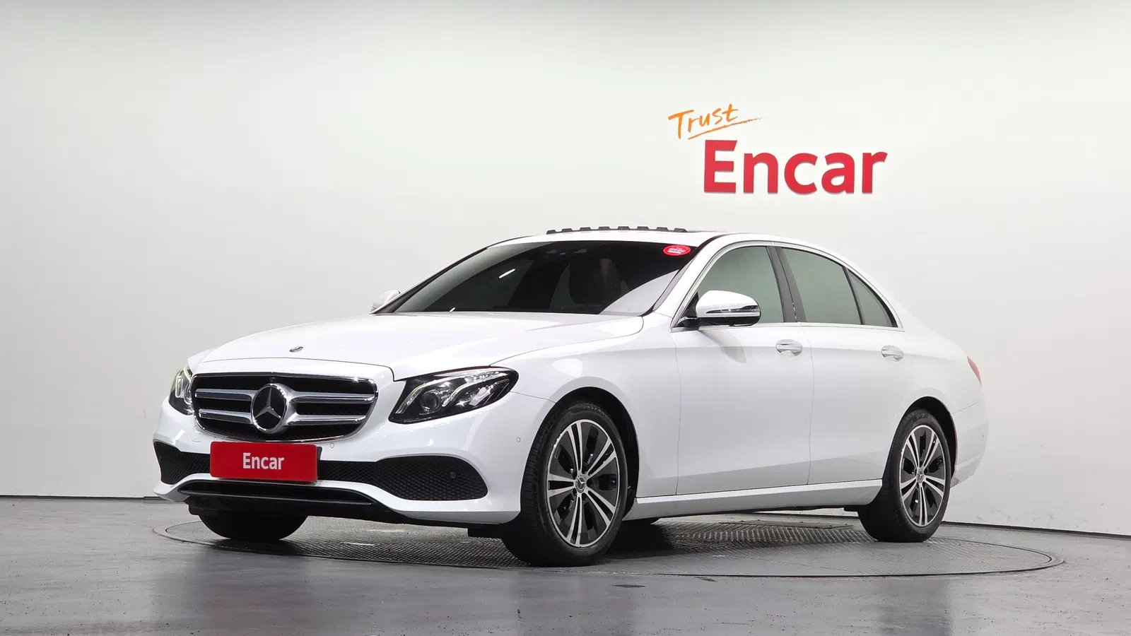 Mercedes-Benz Classe E E300 Avantgarde (W213) 2020 — photo 1 sur 37