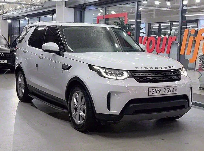 Land Rover Discovery 5 2.0 SD4 SE 2018 — photo 1 sur 26