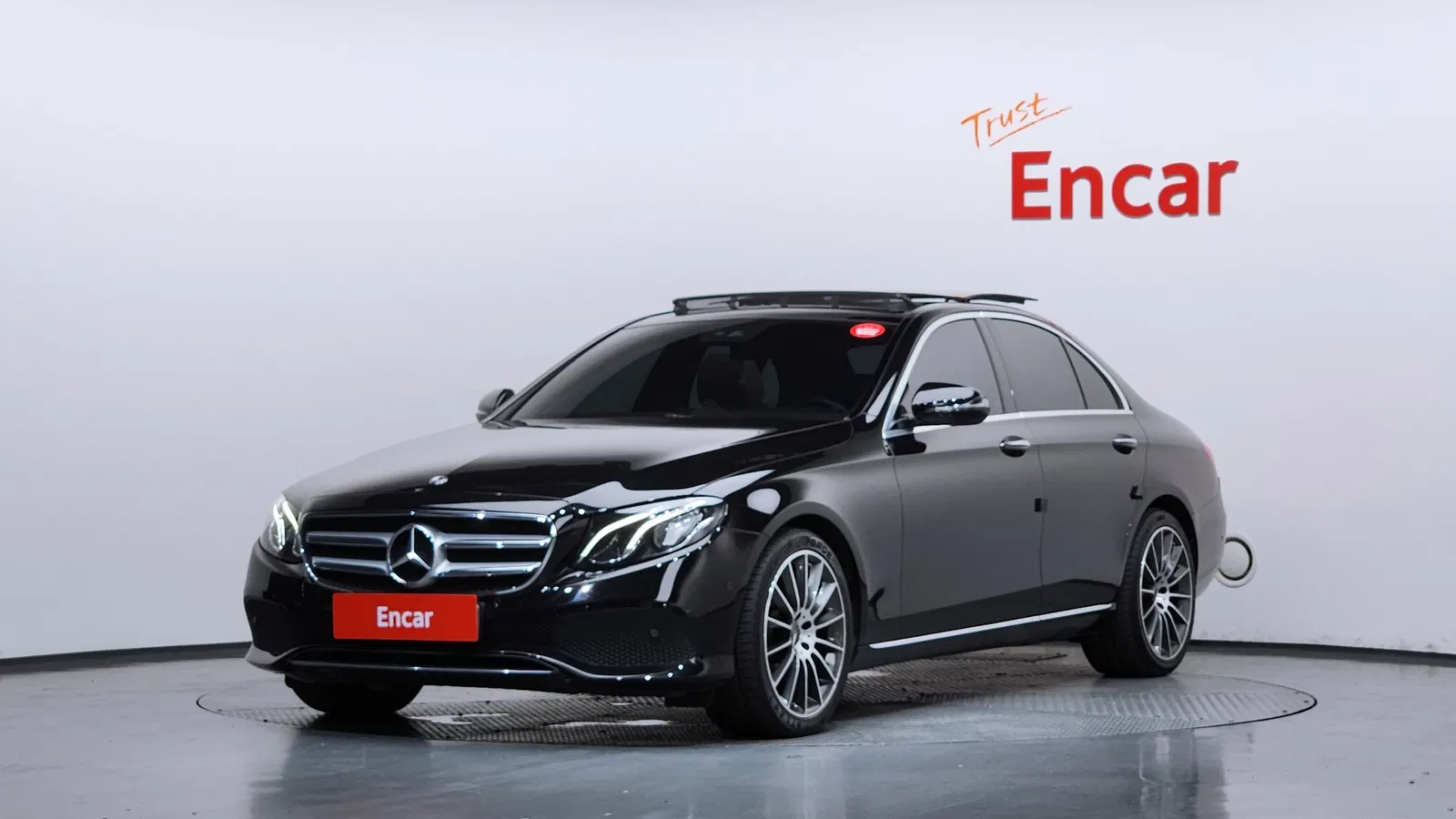 Mercedes-Benz Classe E E300 Avantgarde (W213) 2019 — photo 1 sur 31