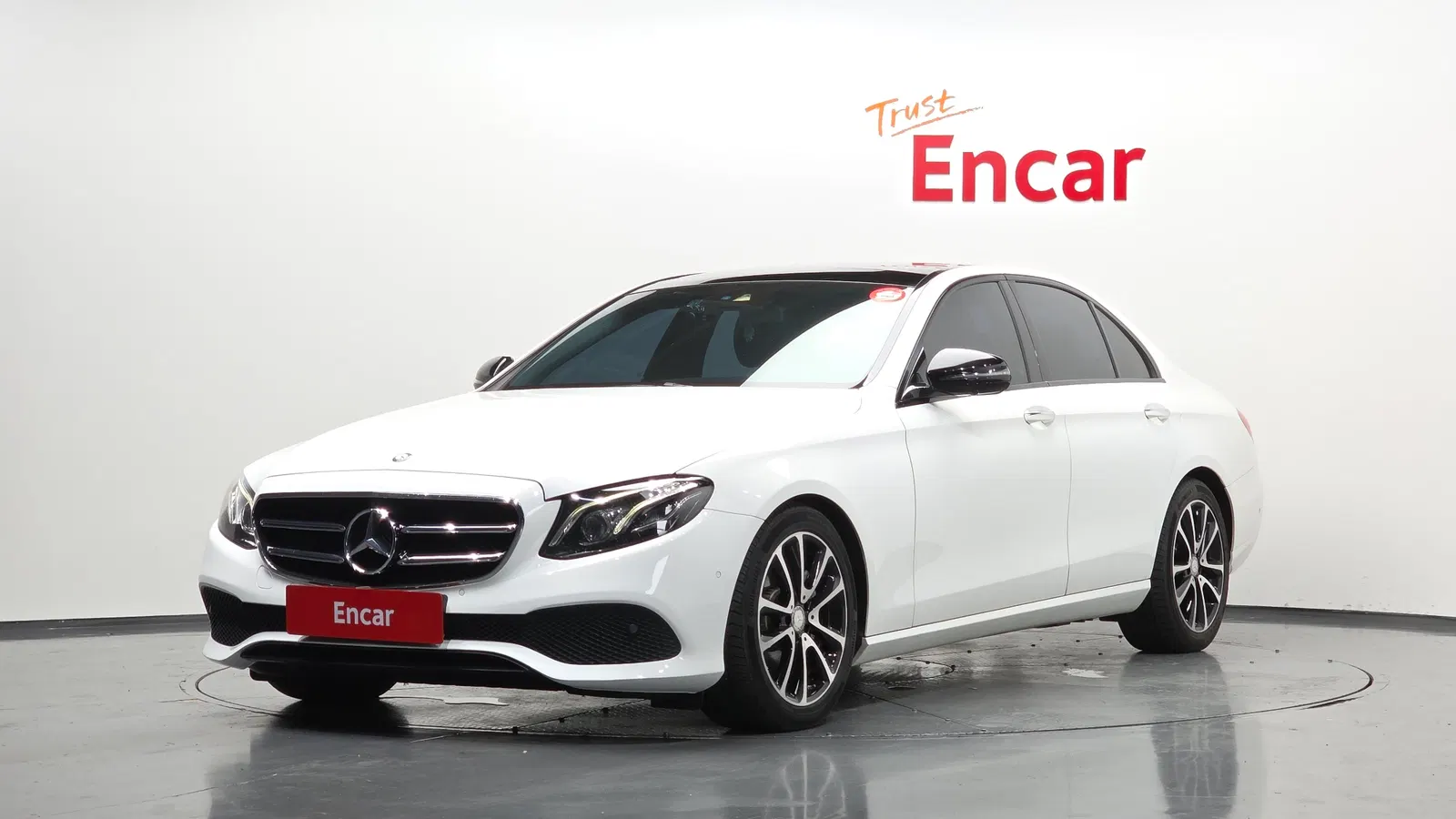 Mercedes-Benz Classe E E300 Avantgarde (W213) 2017 — photo 1 sur 20