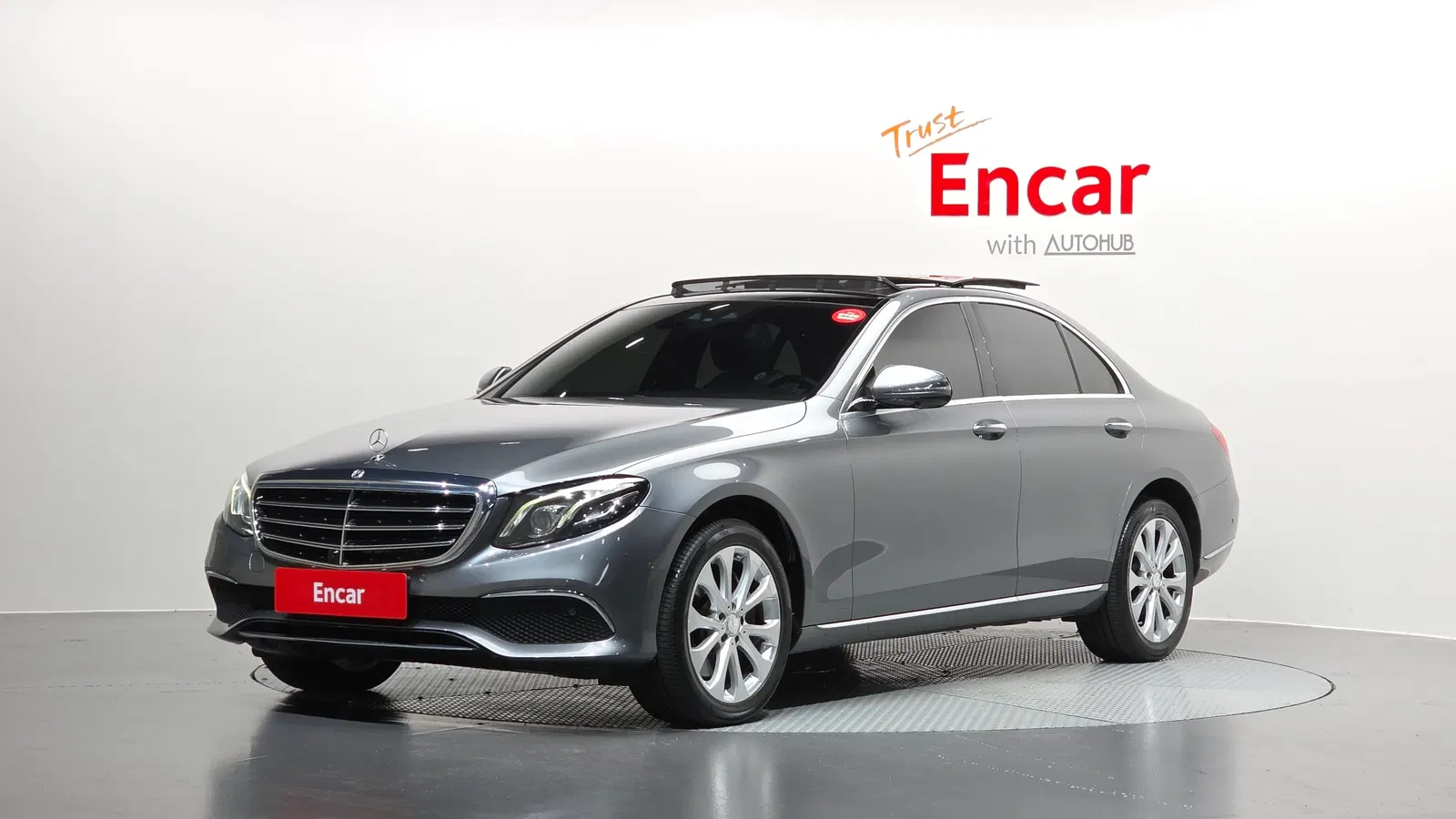 Mercedes-Benz Classe E E300 4MATIC Exclusive (W213) 2017 — photo 1 sur 20