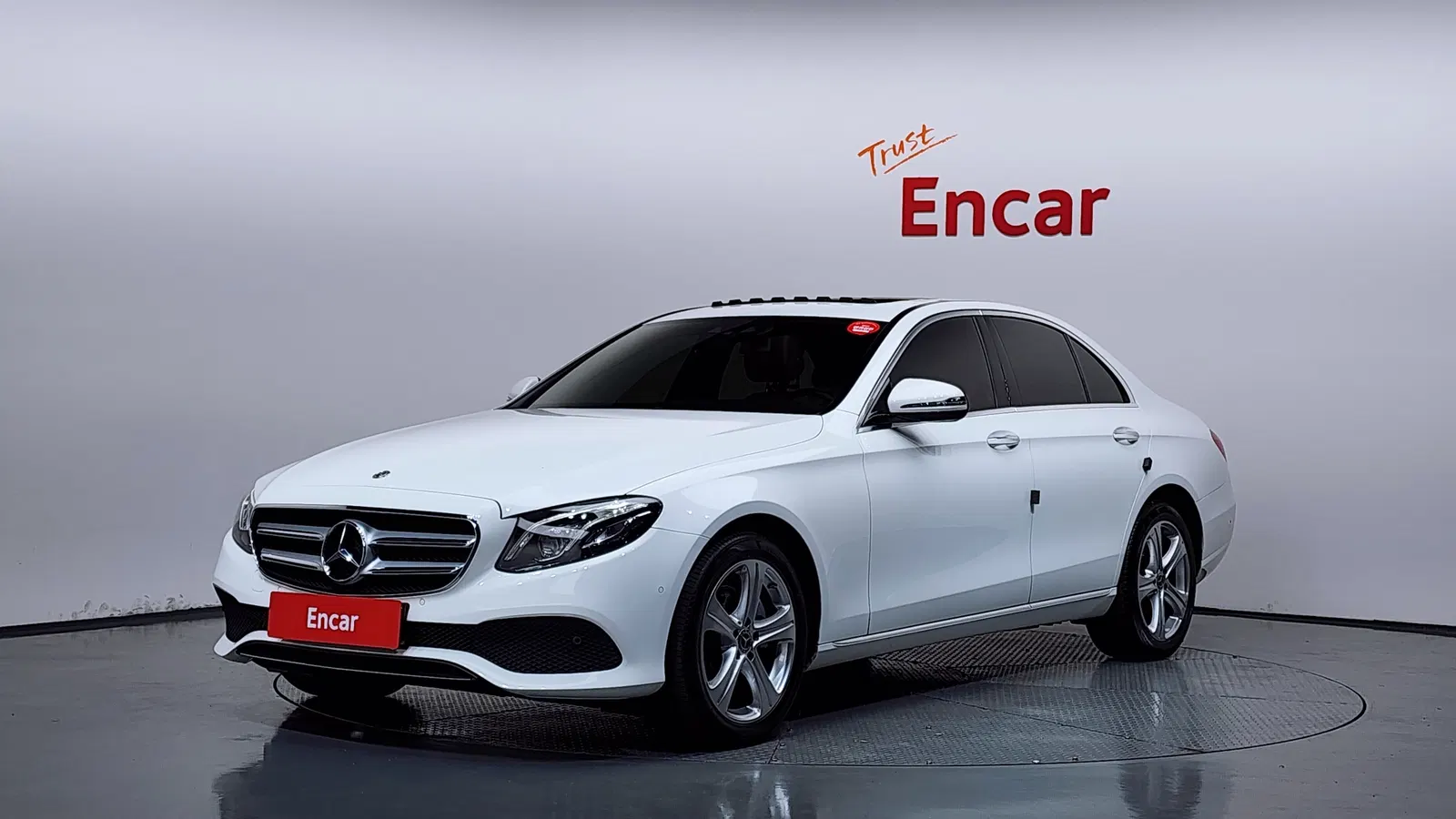 Mercedes-Benz Classe E E220d 4MATIC Avantgarde (W213) 2018 — photo 1 sur 20