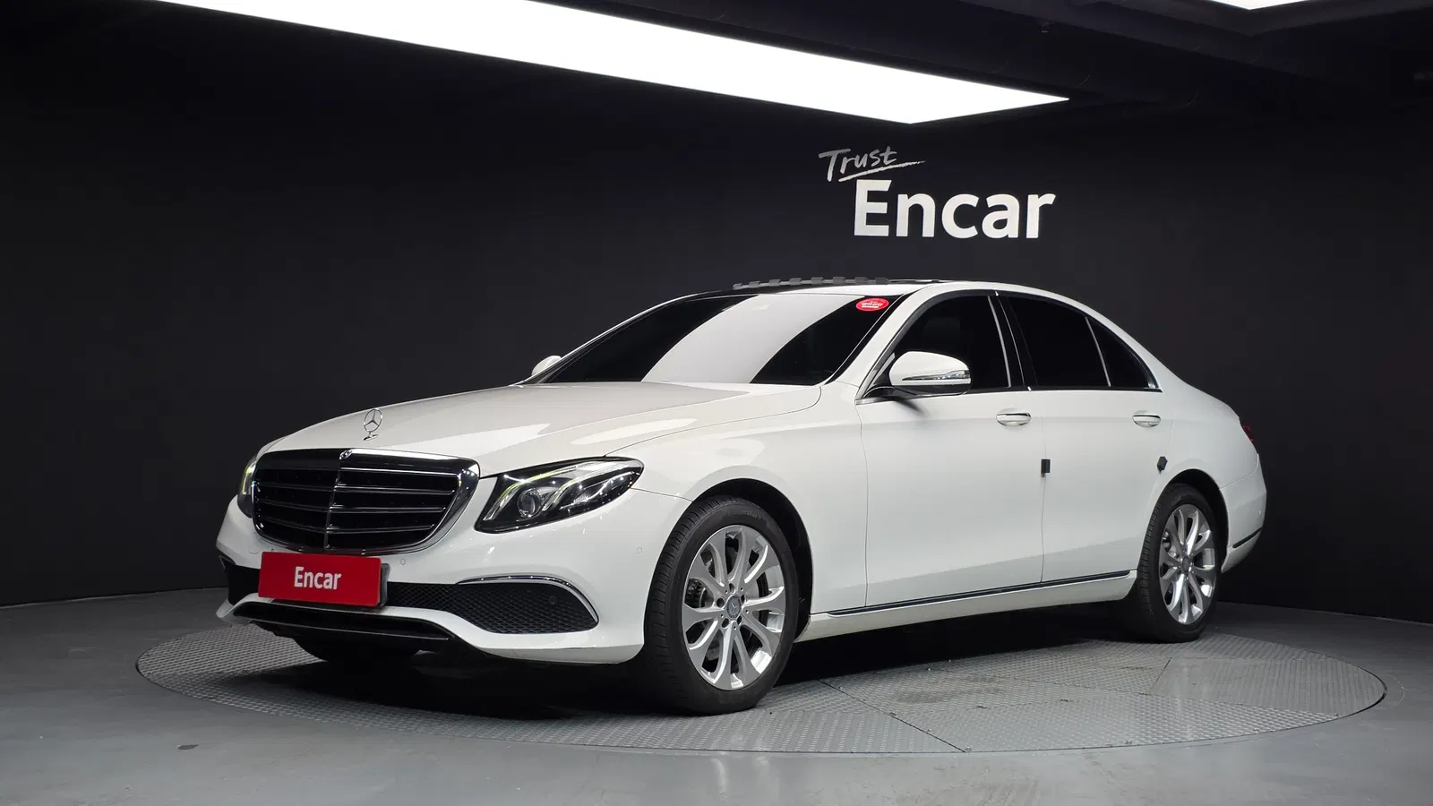 Mercedes-Benz Classe E E220d Exclusive (W213) 2017 — photo 1 sur 20