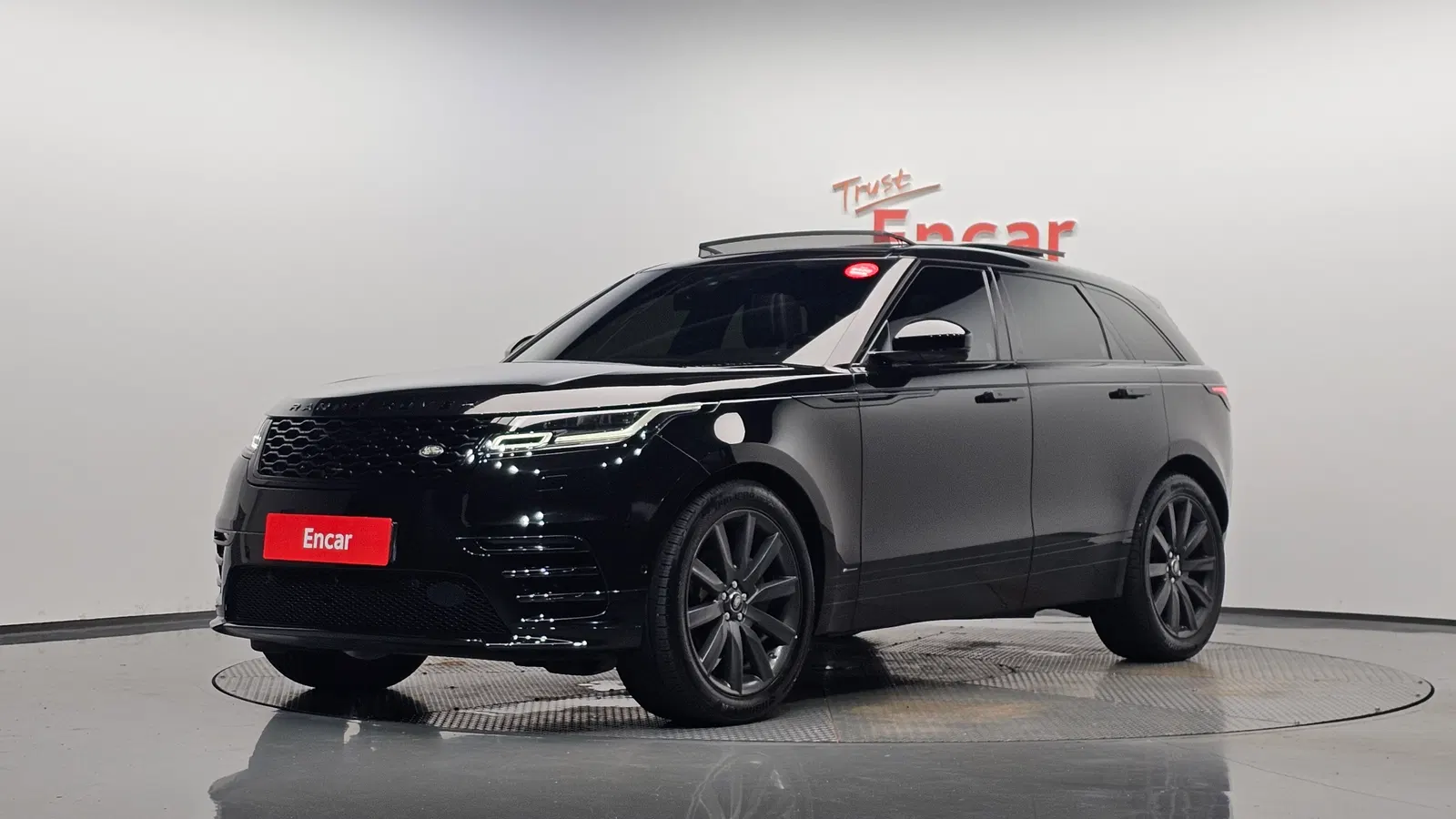 Land Rover Range Rover Velar 3.0 D300 R-Dynamic HSE 2018 — photo 1 sur 36