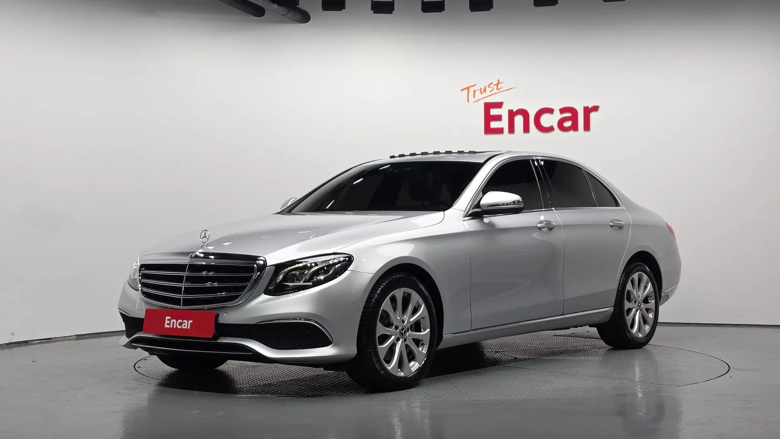 Mercedes-Benz Classe E E220d 4MATIC Exclusive (W213) 2017 — photo 1 sur 20