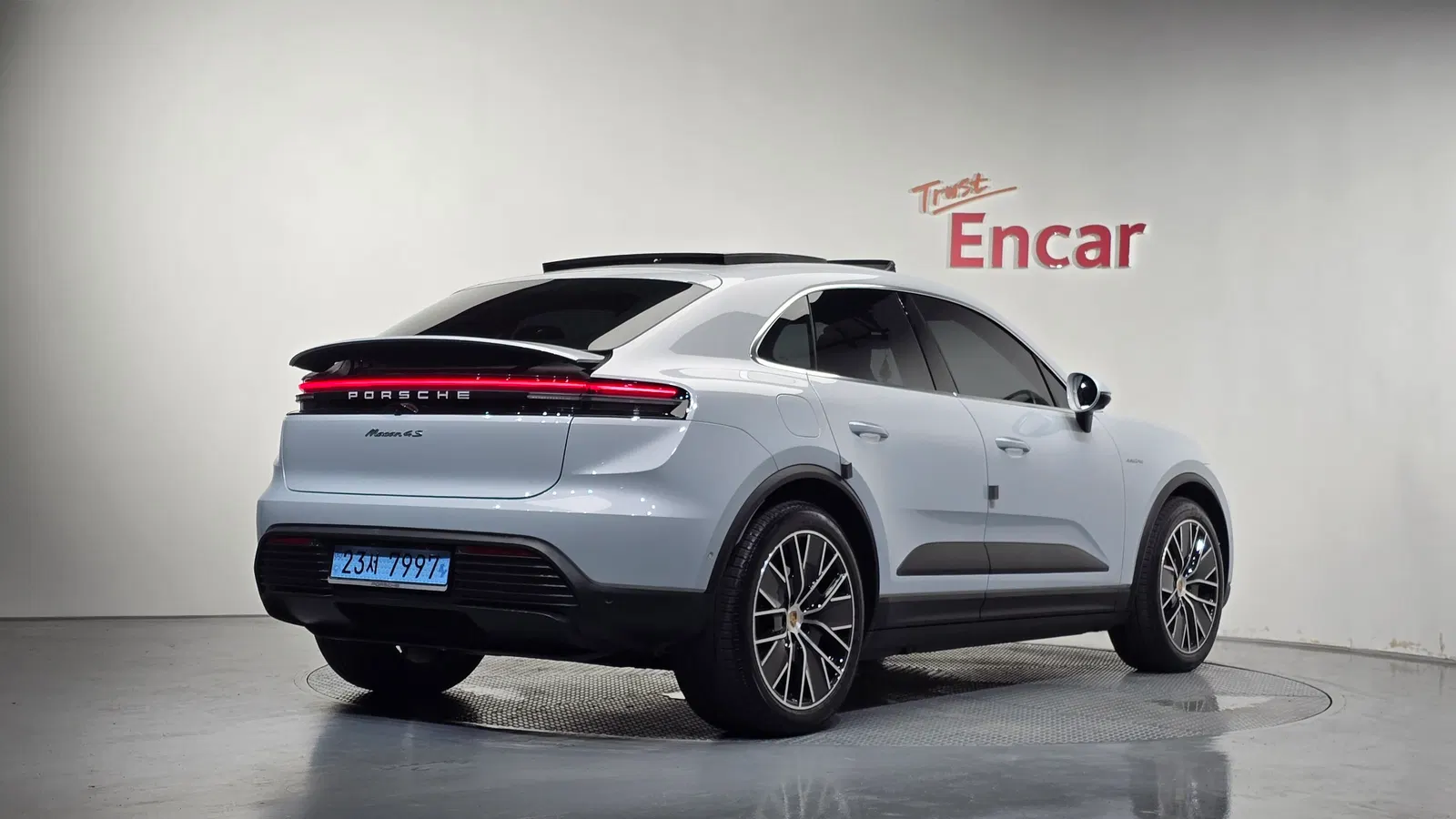 Porsche Macan EV 4S 2025 — photo 1 sur 40
