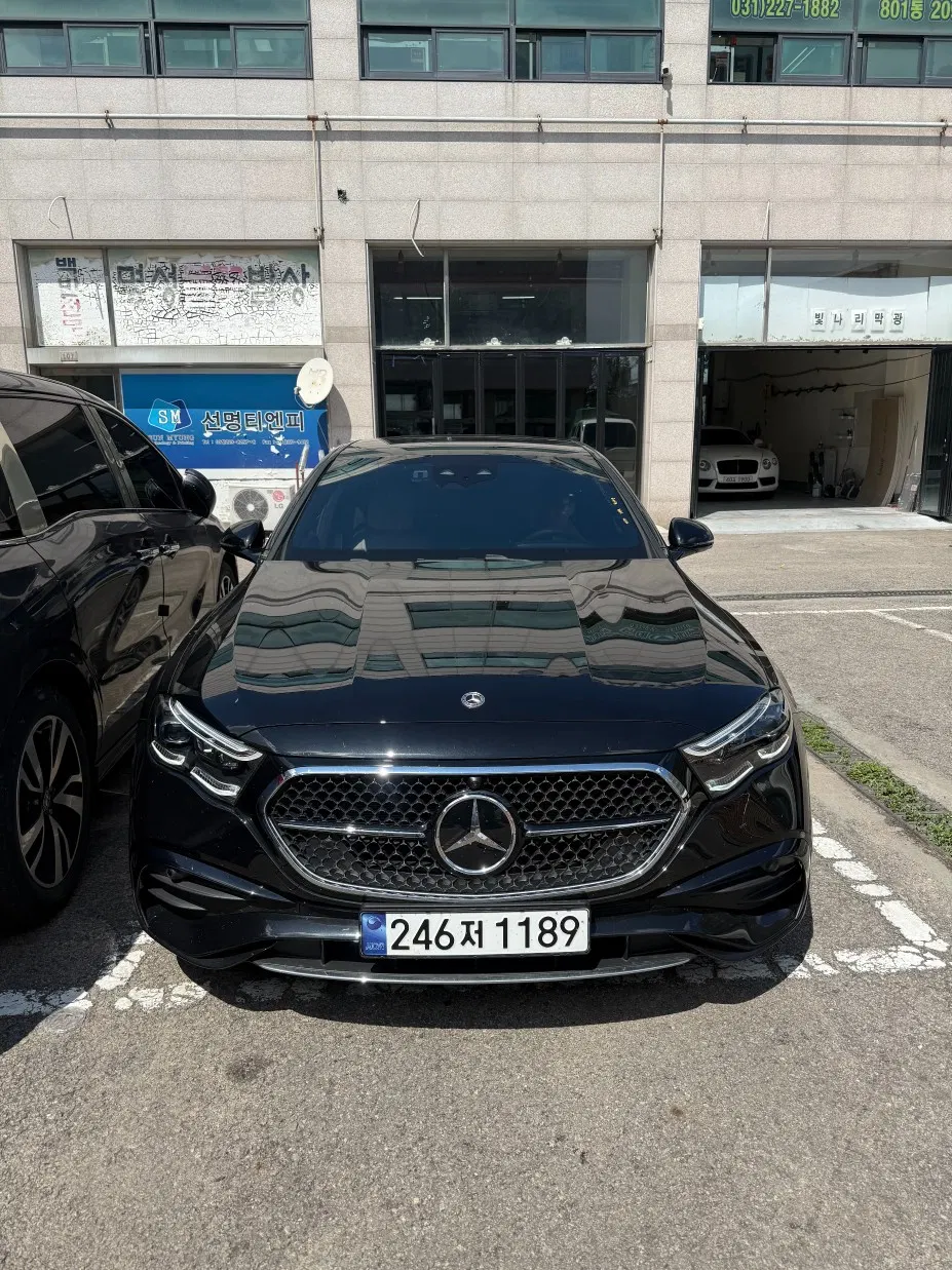 Mercedes-Benz Classe E AMG Line · E300 4MATIC (W214) 2025 — photo 1 sur 26