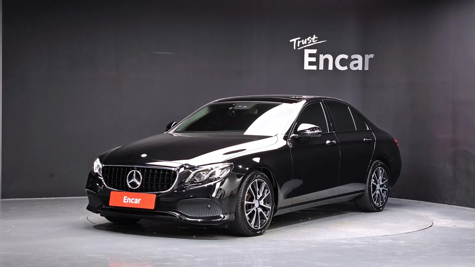 Mercedes-Benz Classe E E300 Avantgarde (W213) 2017 — photo 1 sur 20