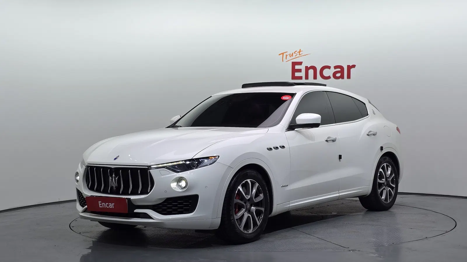 Maserati Levante 3.0 AWD GranLusso 2018 — photo 1 sur 35