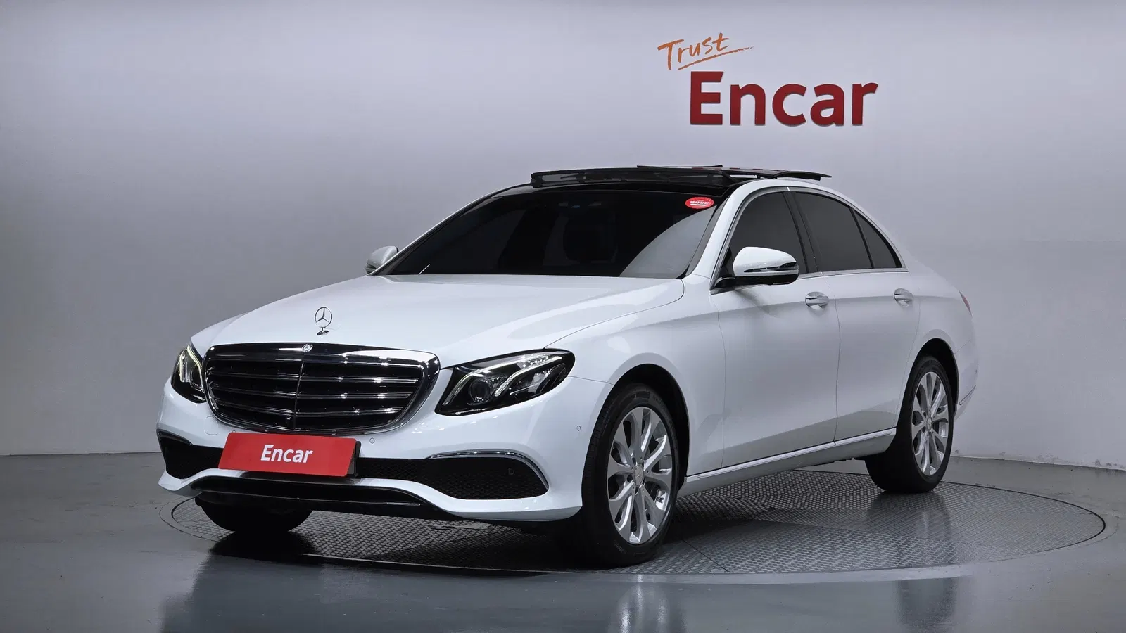 Mercedes-Benz Classe E E300 4MATIC Exclusive (W213) 2017 — photo 1 sur 20