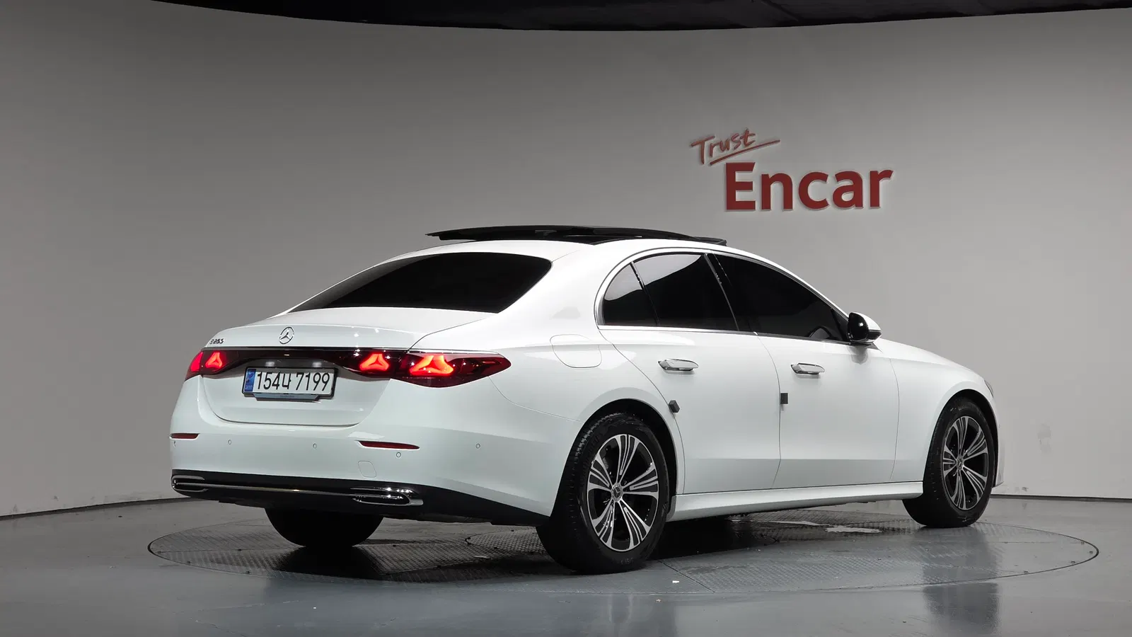 Mercedes-Benz Classe E E200 Avantgarde (W214) 2025 — photo 1 sur 36