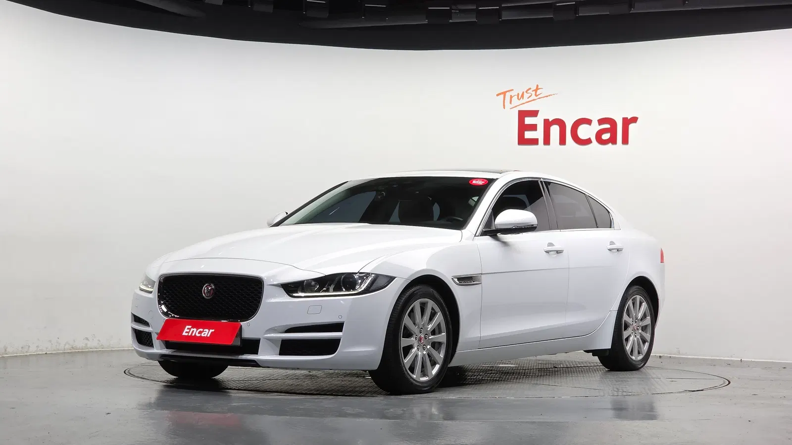 Jaguar XE 20d Prestige 2019 — photo 1 sur 37