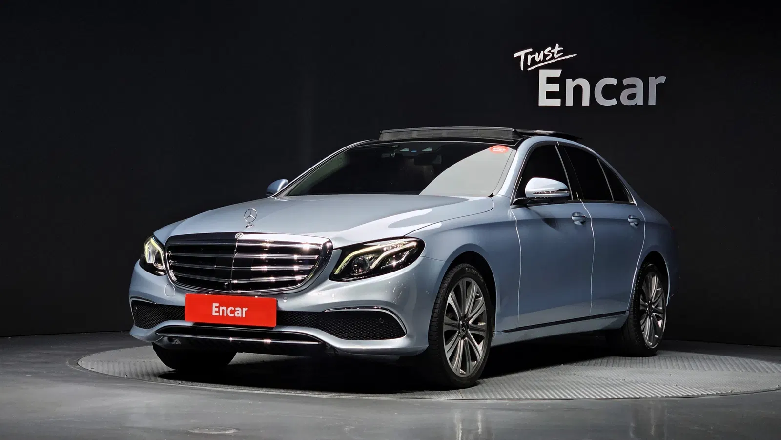 Mercedes-Benz Classe E E400 4MATIC Exclusive (W213) 2018 — photo 1 sur 31