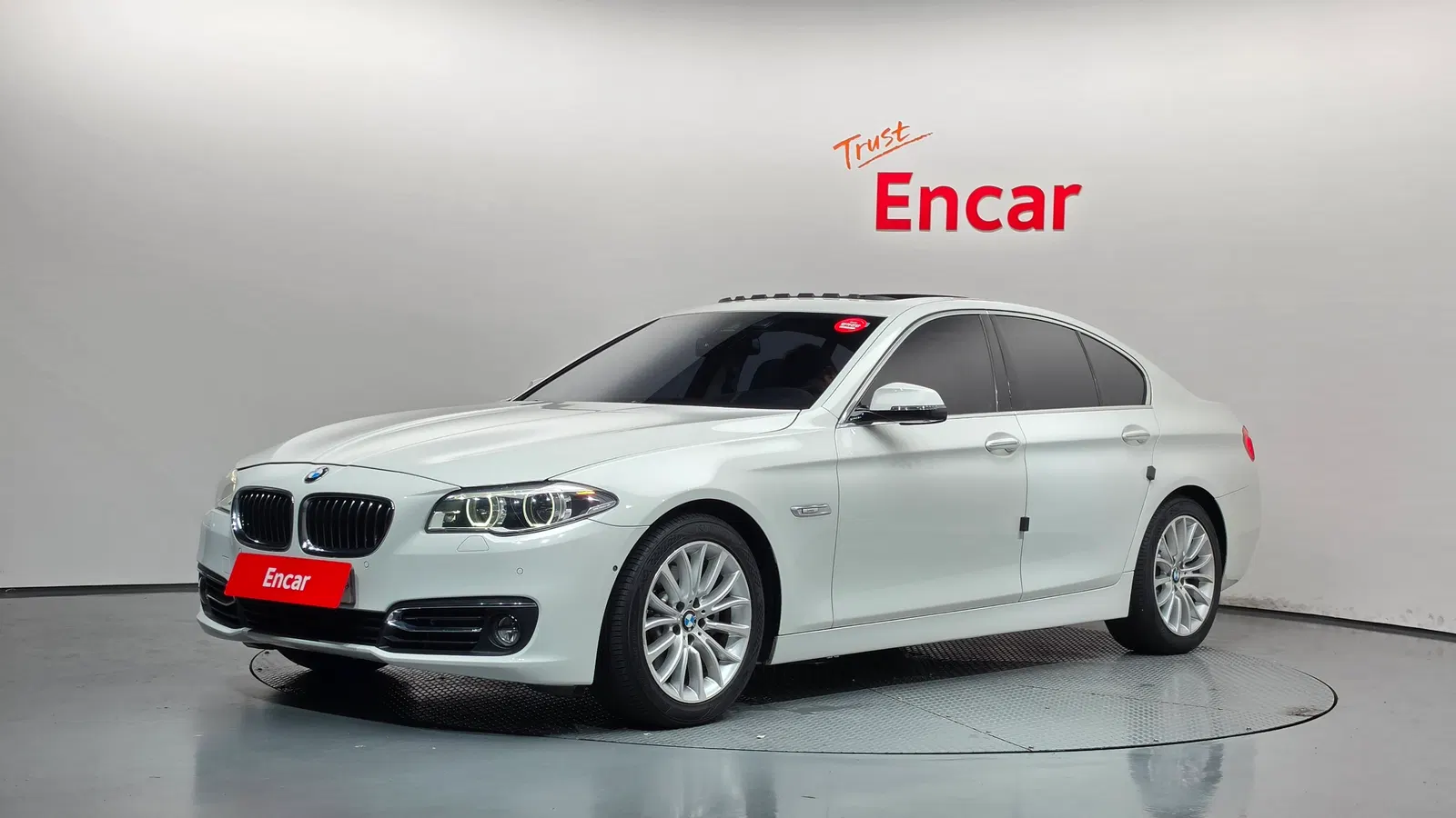 BMW Série 5 (F10) 528i Luxury Plus 2016 — photo 1 sur 26
