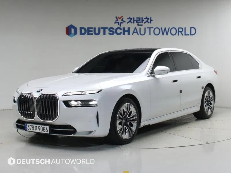 BMW Série 7 (G70) 740d xDrive Design Pure Excellence 2023 — photo 1 sur 26