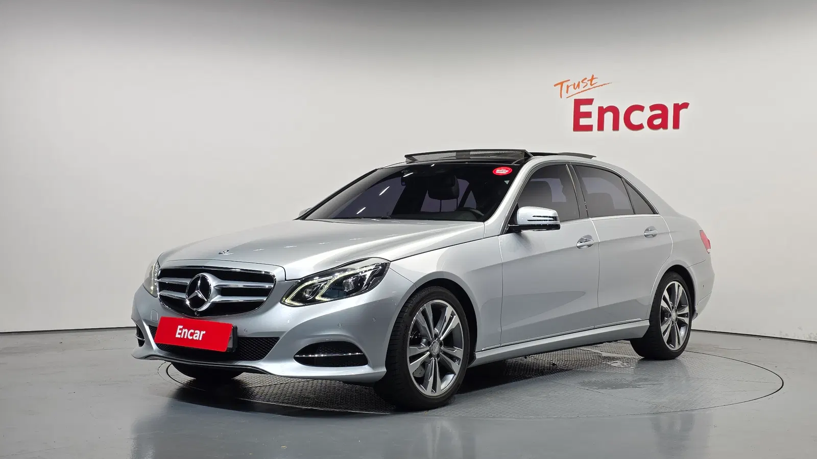 Mercedes-Benz Classe E E300 4MATIC Avantgarde (W212) 2016 — photo 1 sur 20