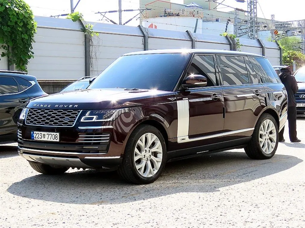 Land Rover Range Rover 4e génération 5.0 SC Vogue SE LWB 2018 — photo 1 sur 26