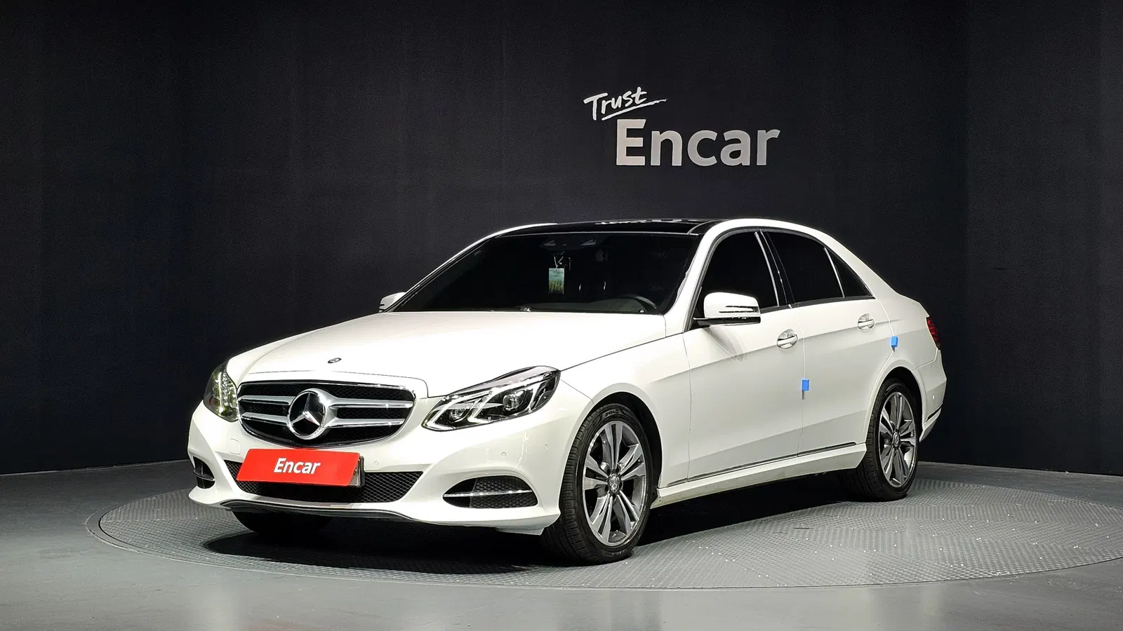 Mercedes-Benz Classe E E300 4MATIC Avantgarde (W212) 2014 — photo 1 sur 20