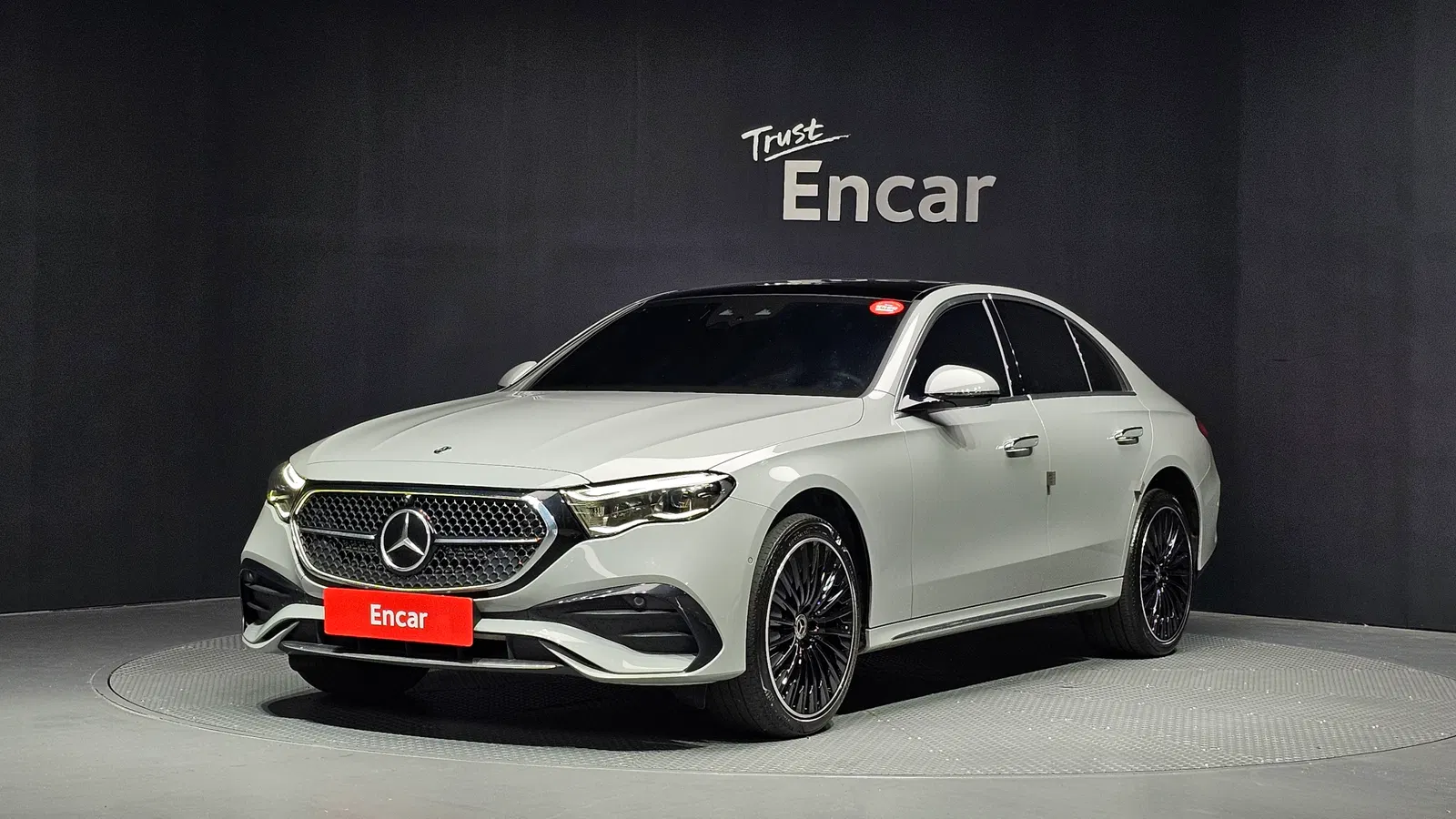 Mercedes-Benz Classe E AMG Line · E300 4MATIC Premier Special (W214) 2024 — photo 1 sur 36