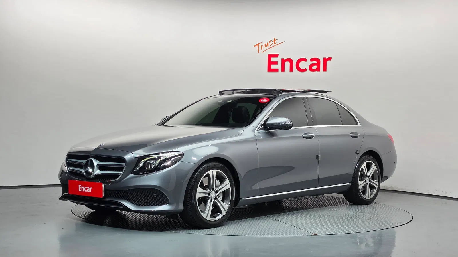 Mercedes-Benz Classe E E300 Avantgarde (W213) 2017 — photo 1 sur 26