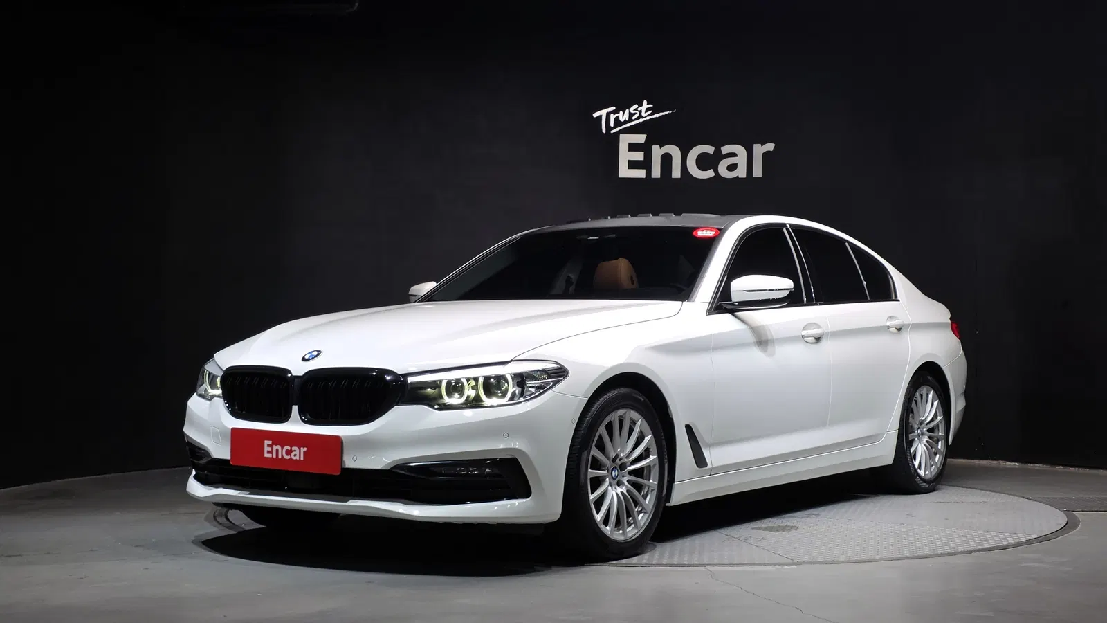 BMW Série 5 (G30) 520i Luxury 2020 — photo 1 sur 31