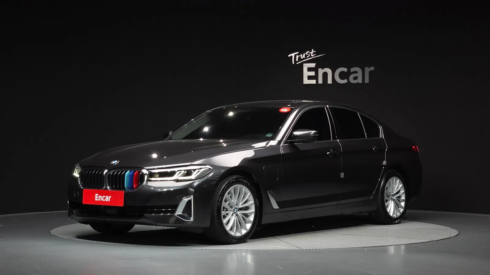 BMW Série 5 (G30) 530e Luxury 2021 — photo 1 sur 32