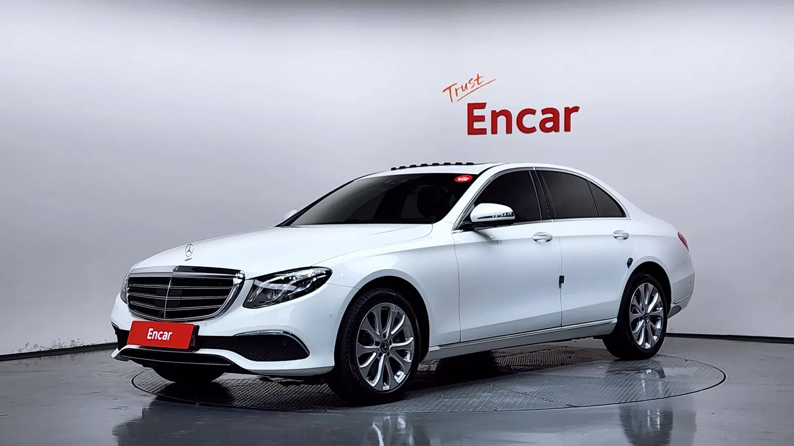 Mercedes-Benz Classe E E300 4MATIC Exclusive (W213) 2020 — photo 1 sur 33