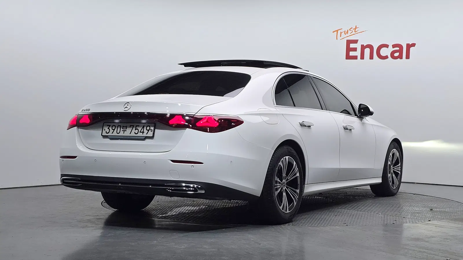 Mercedes-Benz Classe E E200 Avantgarde (W214) 2024 — photo 1 sur 32