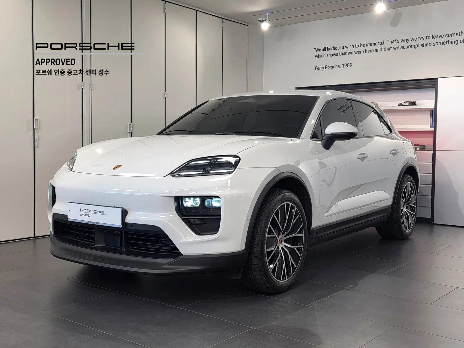 Porsche Macan EV Base 4 2025 — photo 1 sur 26