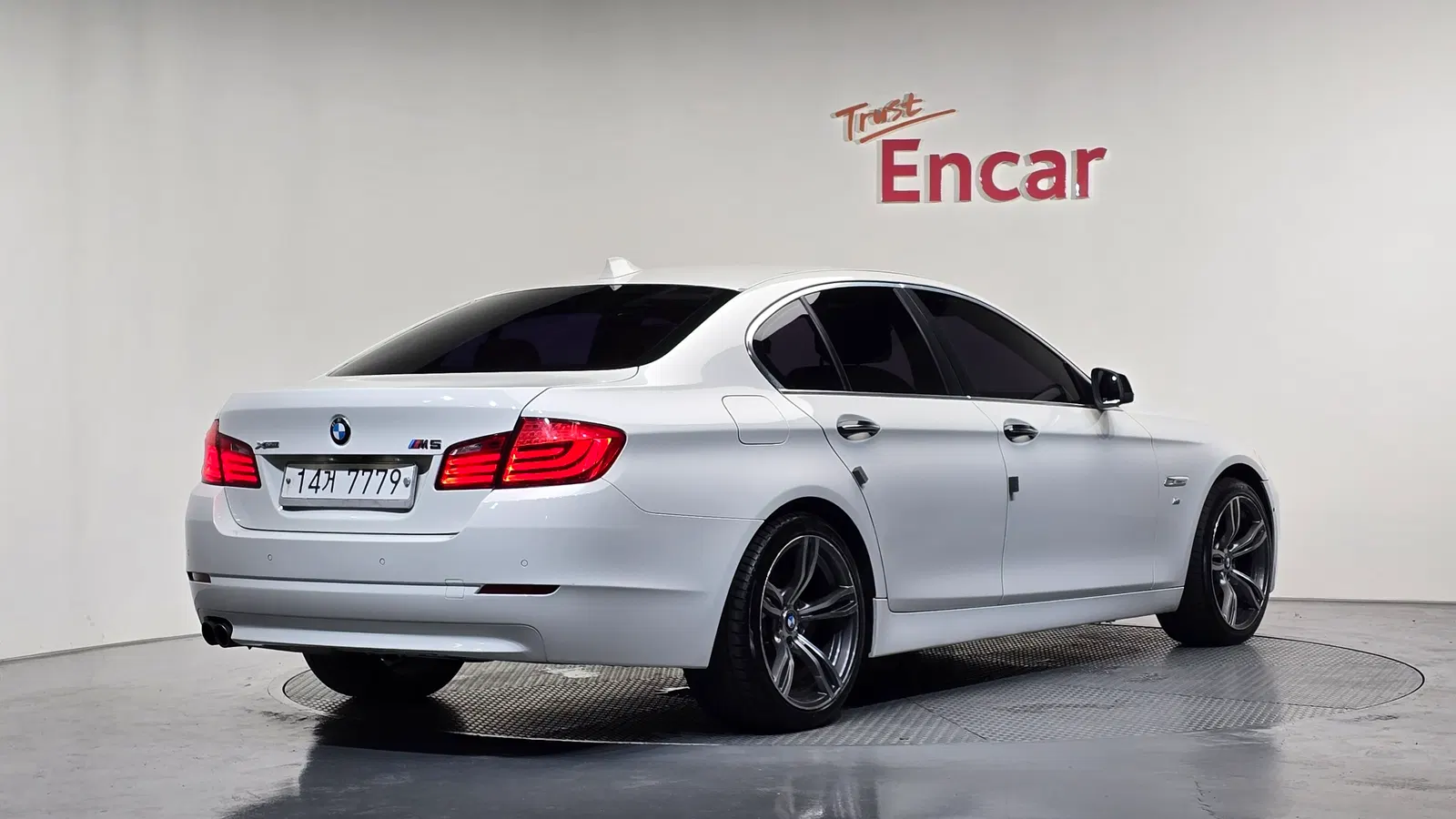 BMW Série 5 (F10) 528i xDrive 2013 — photo 1 sur 36