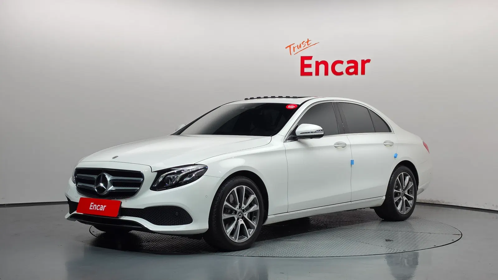 Mercedes-Benz Classe E E300 4MATIC Avantgarde (W213) 2019 — photo 1 sur 33