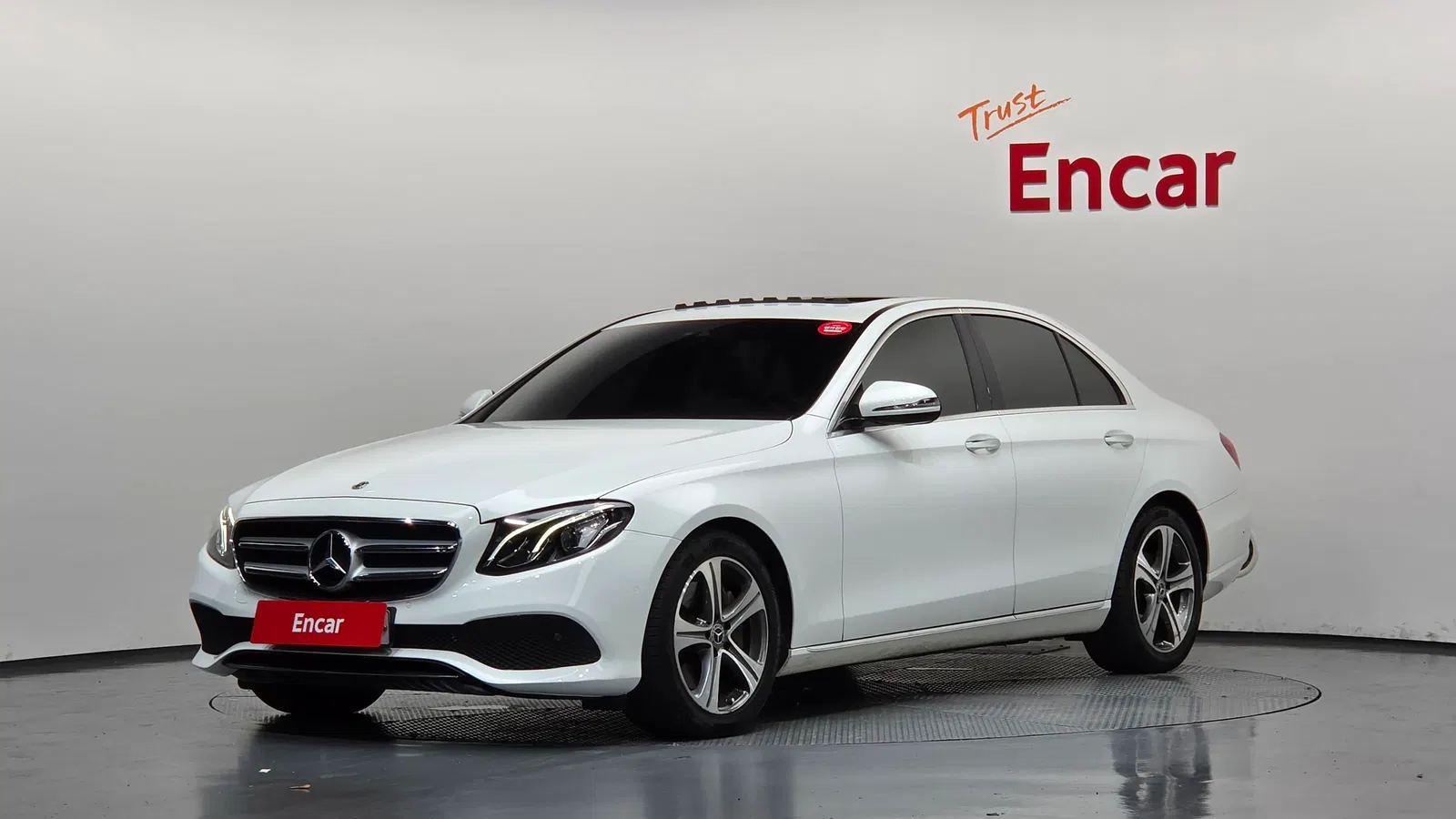 Mercedes-Benz Classe E E300 Avantgarde (W213) 2019 — photo 1 sur 32