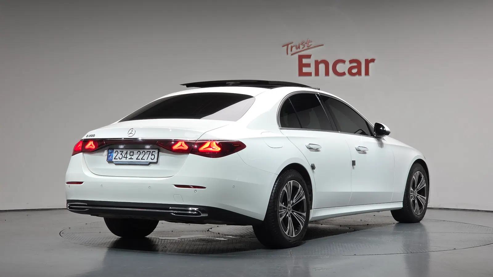 Mercedes-Benz Classe E E200 Avantgarde (W214) 2025 — photo 1 sur 33