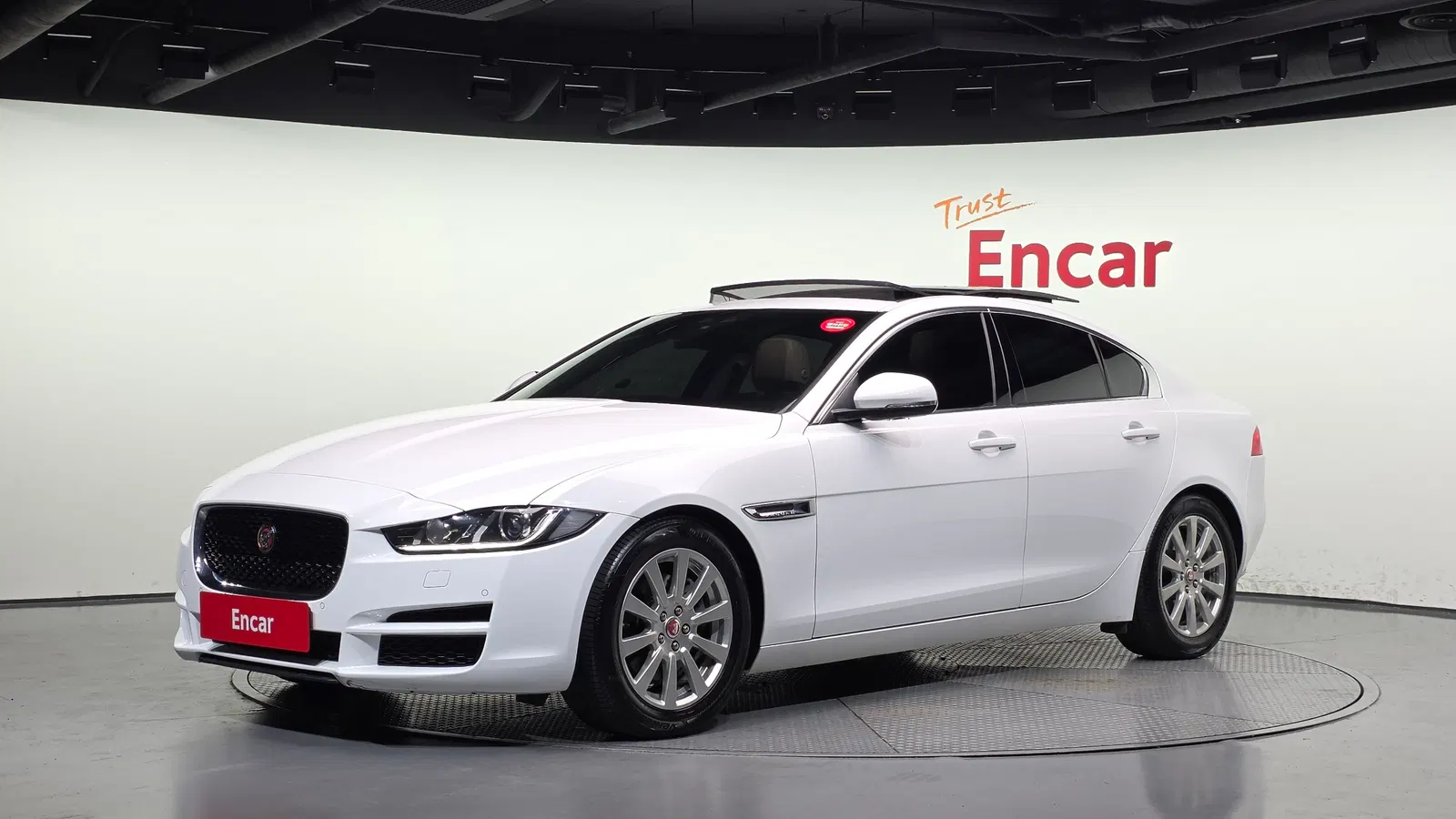 Jaguar XE 20d Prestige 2016 — photo 1 sur 26