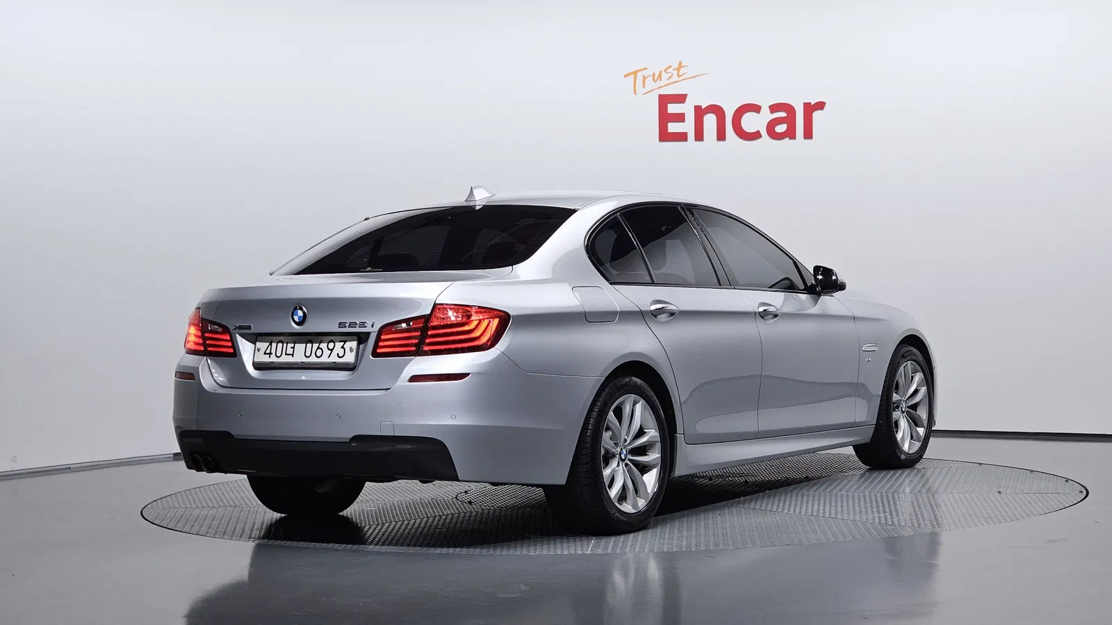 BMW Série 5 (F10) 528i xDrive M Aero Dynamic 2016 — photo 1 sur 35