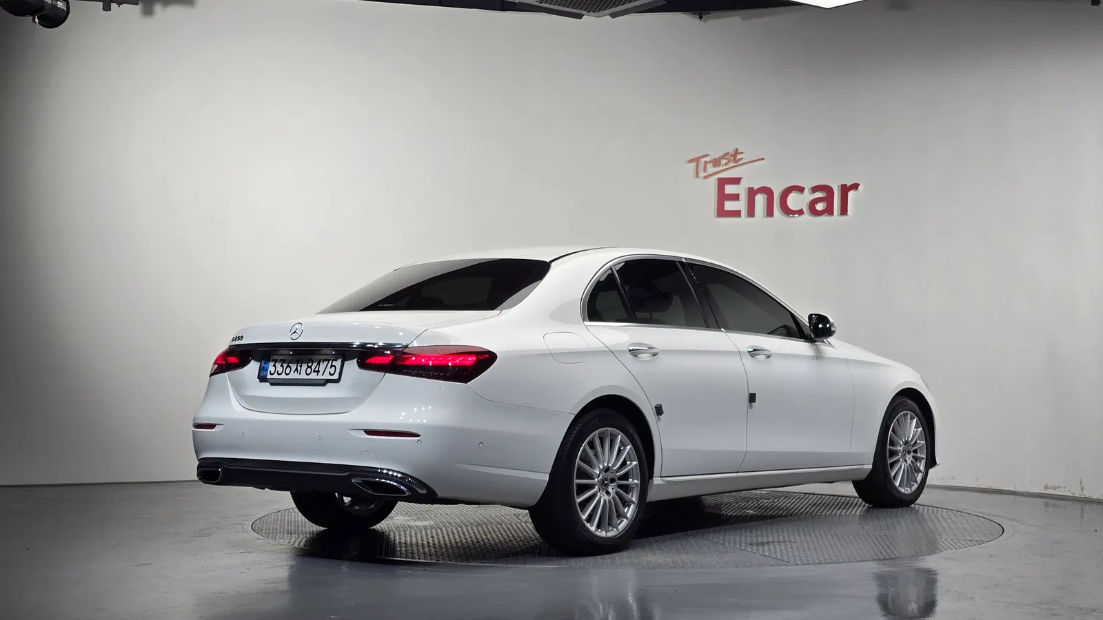 Mercedes-Benz Classe E E250 Exclusive (W213) 2021 — photo 1 sur 34