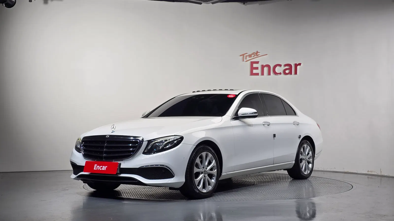 Mercedes-Benz Classe E E220d Exclusive (W213) 2018 — photo 1 sur 20