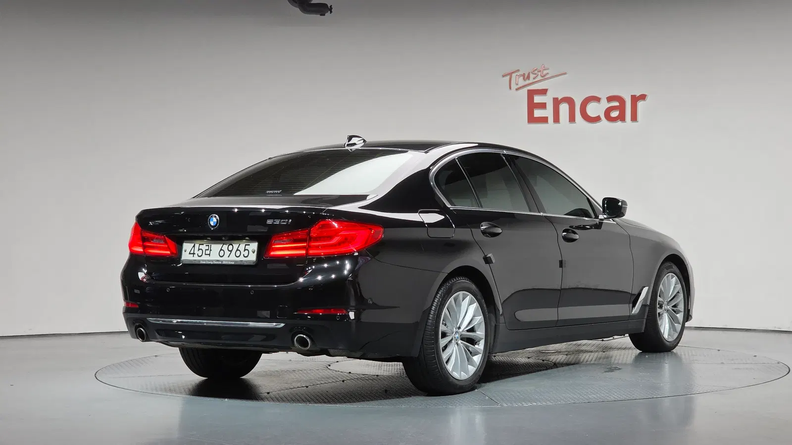BMW Série 5 (G30) 530i xDrive Luxury Plus 2019 — photo 1 sur 32