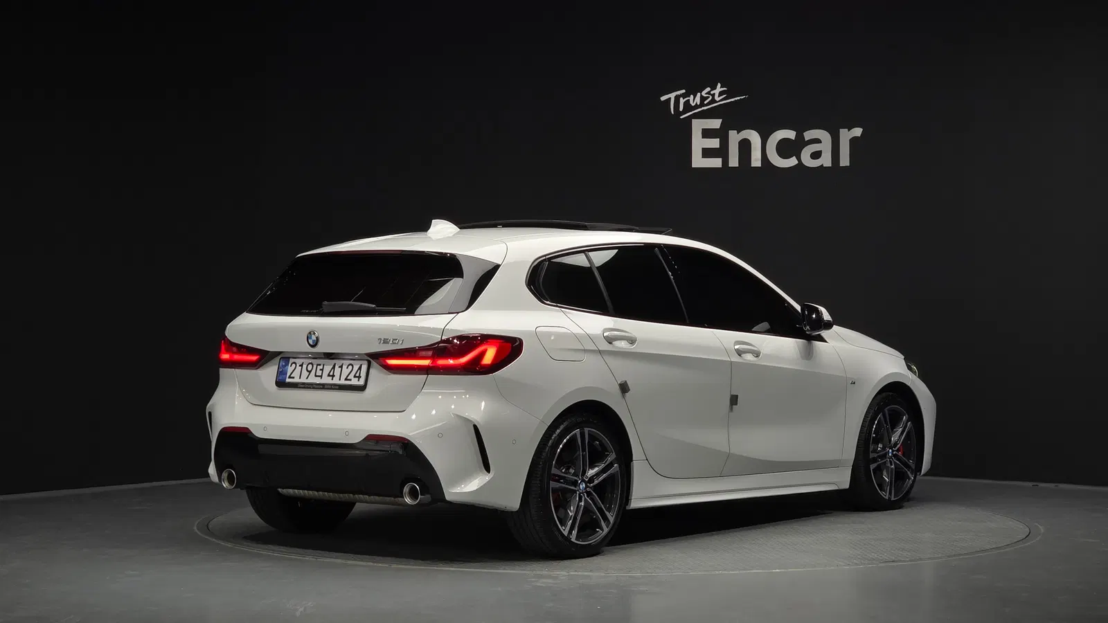 BMW Série 1 (F40) 120i M Sport 2023 — photo 1 sur 39
