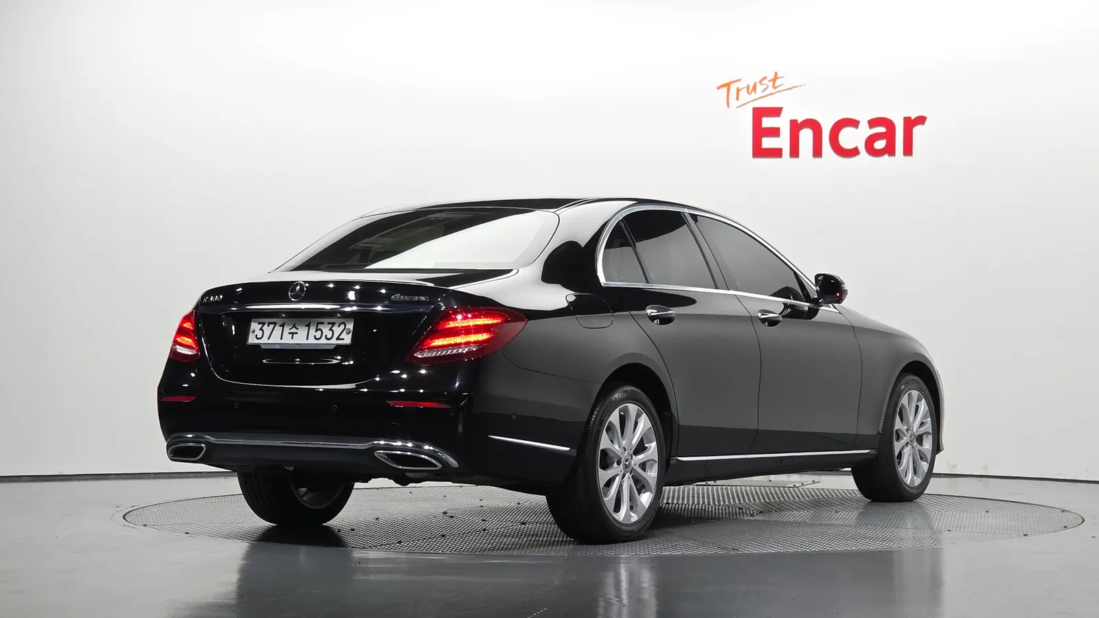 Mercedes-Benz Classe E E300 4MATIC Exclusive (W213) 2020 — photo 1 sur 32